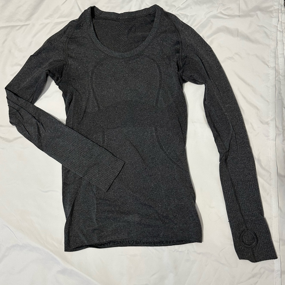 Women’s Size 4 Lululemon Swiftly Tech Long Sleeve Shirt